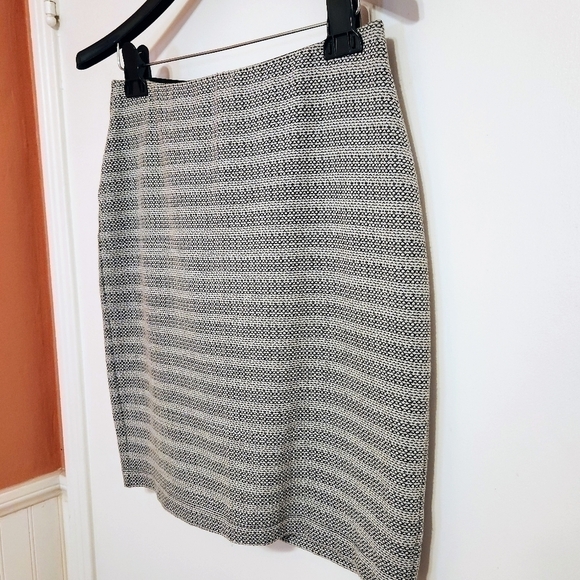 LOFT Linear Pattern Knit Pencil Skirt Black Cream X Small - Picture 4 of 11